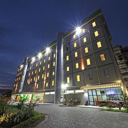 Pop! Hotel Airport Jakarta Tangerang Exterior photo