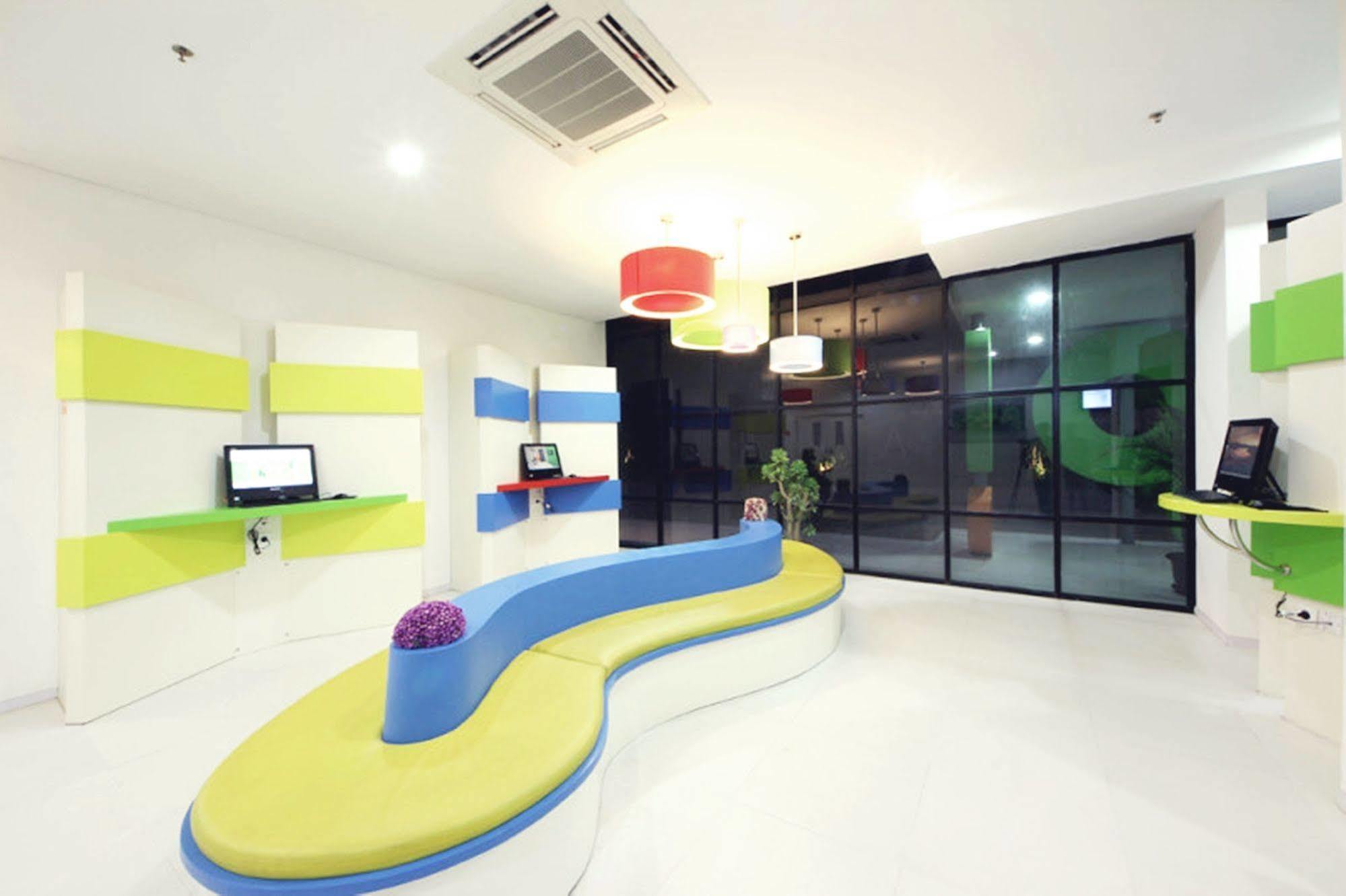 Pop! Hotel Airport Jakarta Tangerang Exterior photo